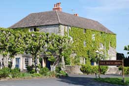 The Bath Arms at Longleat B&B,  Horningsham